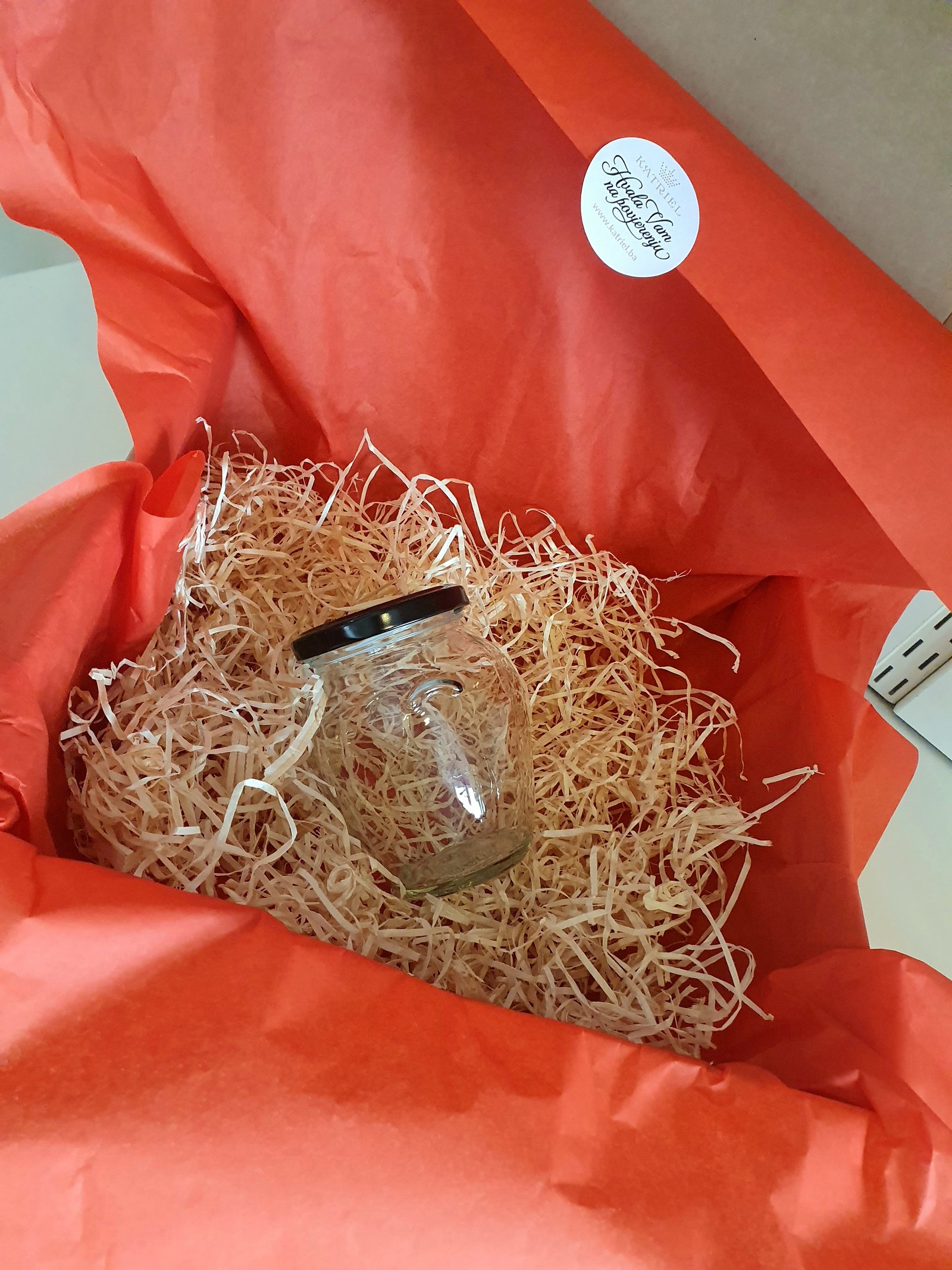 Svileni papir u crvenoj boji